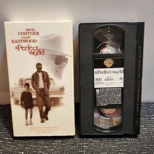 🔥 A Perfect World (VHS, 1994, Widescreen VHS Tape